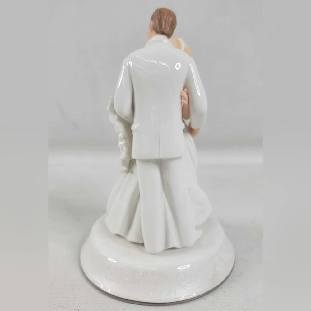 Lenox “Wedding Promises” Figurine – Opal Innocence Collection [D3072]
